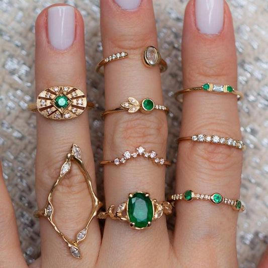 Ring with emeralds and diamonds - Cruish Home