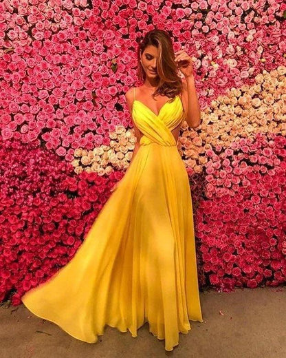 Sexy V-neck chiffon maxi dress with halter neckline and backless design